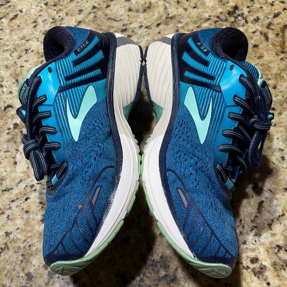 Brooks Adrenaline GTA 18 - Picture 3 of 12